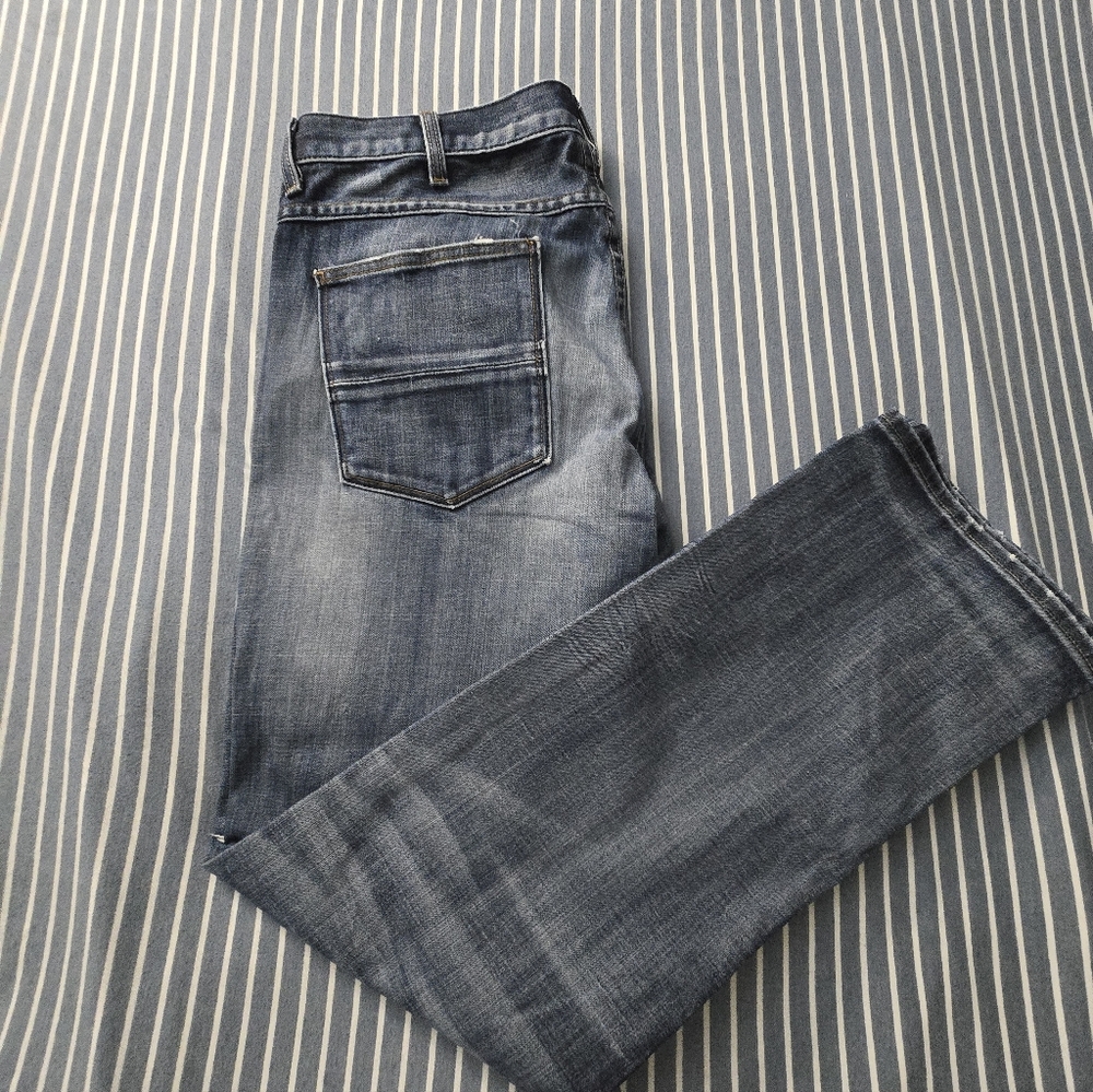 Driftwood Distressed Blue Jeans - Picture 7 of 9